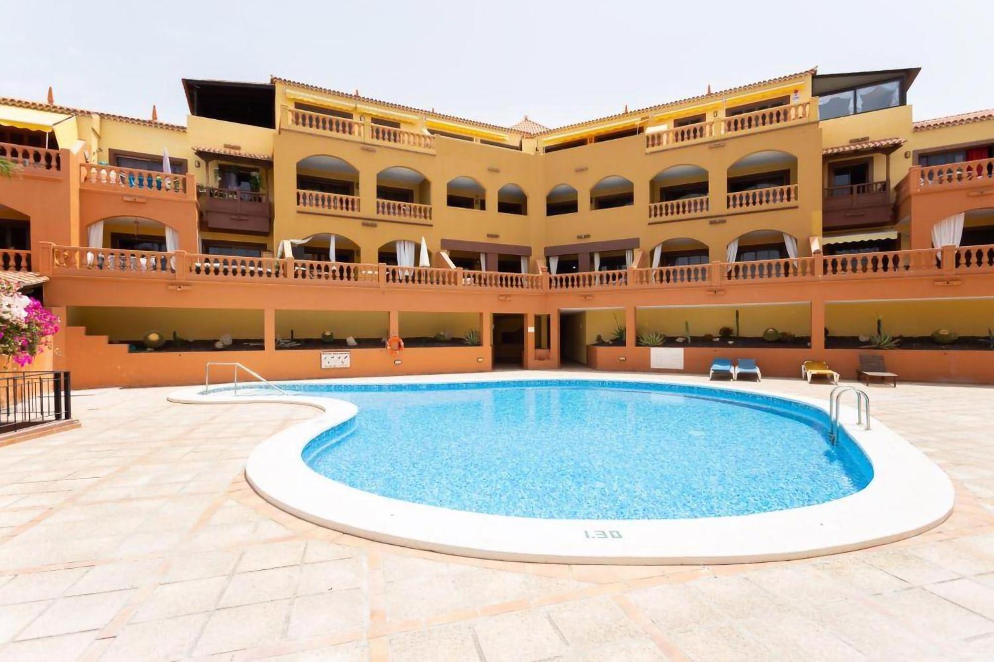 Eden Rentals Elite Palace Suites أذيخي المظهر الخارجي الصورة